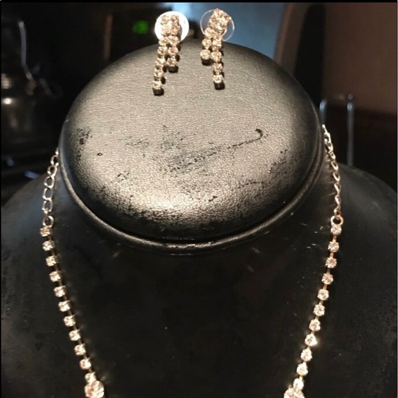 Brand New Gorgeous Crystal Necklace and Matching Earrings Set - Picture 3 of 4